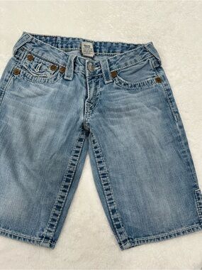 True Religion Light Blue Denim Shorts with Contrast Stitching size 26